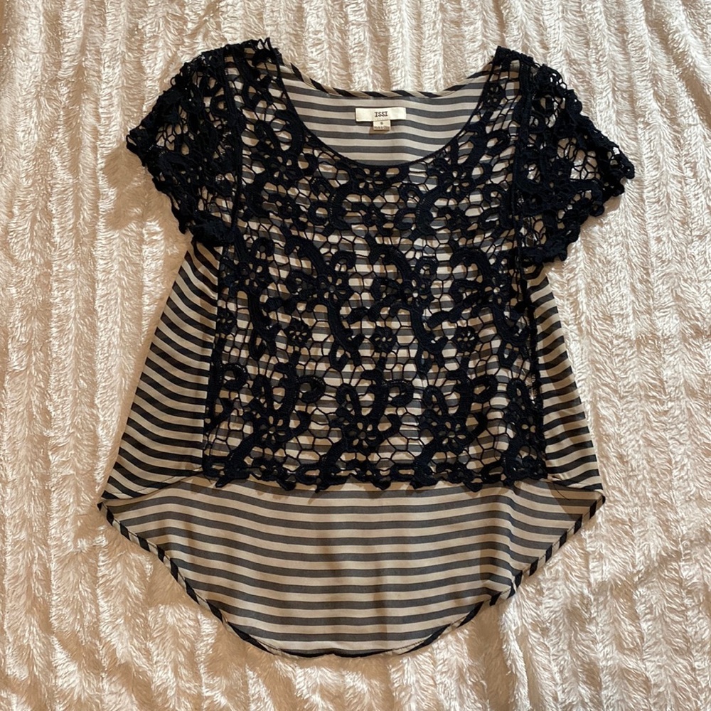 Crochet front stripe back shirt black and gray size small shirt sleeve top